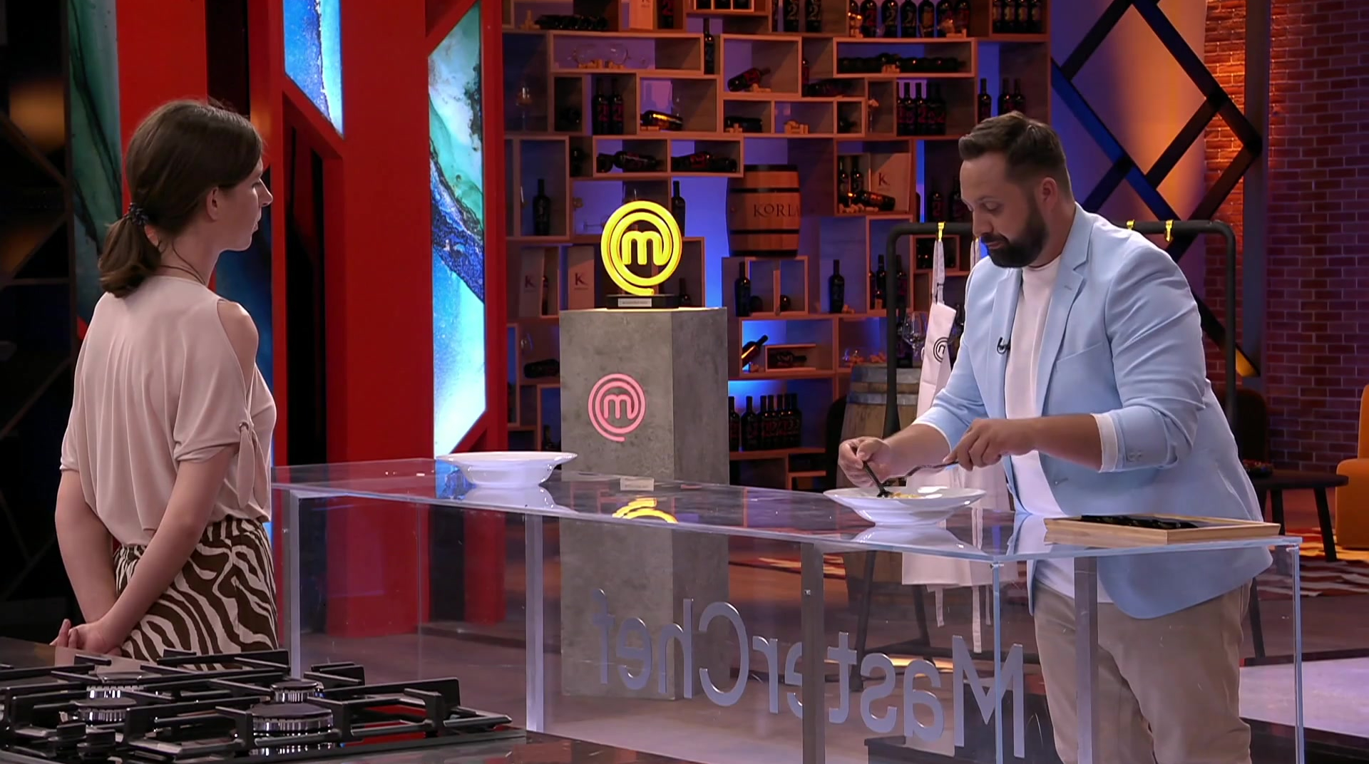 
Audicije MasterChefa su završene i vrijeme je da se formiraju timovi chefova Gorana Kočiša, Stjepana Vukadina te Marija Mihelja. Samo će odabrani dobiti priliku pokazati koliko su spremni na izazove koji ih čekaju. Naime, ove godine svaki od chefova odabrao je po jedanaest kandidata koji će pristupiti bootcampu u borbi za mjesto u njihovom timu.  „Fenomenalne su bile audicije ove godine“, reći će Goran, a Stjepan će dodati: „Sada imamo selekcijsku fazu u kojoj biramo top kandidate.“ Pred natjec